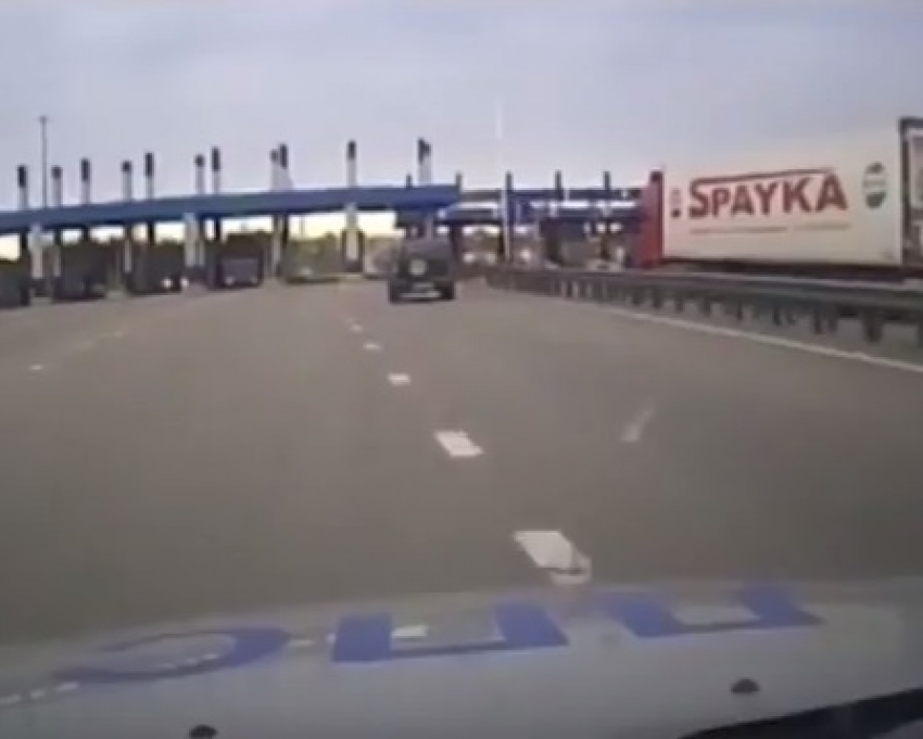 Водитель «Нивы» устроил погоню с ДПС по встречной полосе воронежской трассы М-4 «Дон» и попал на видео