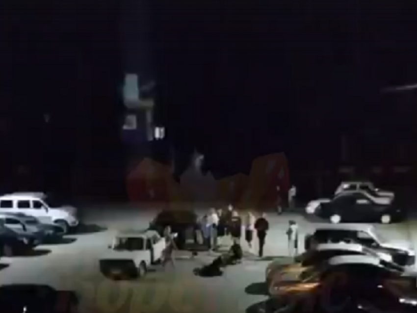 «Я весь трясусь»: опубликовано видео с места стрельбы на воронежской улице 