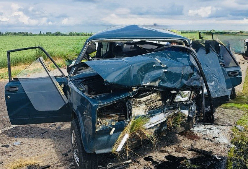 Мужчина погиб в покорёженном автомобиле в Воронежской области