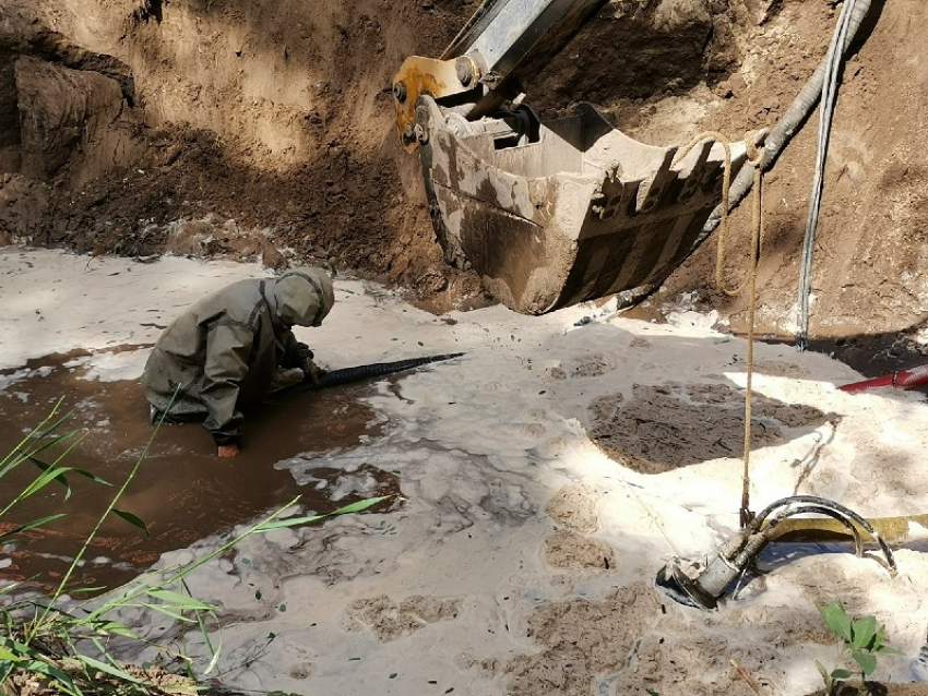 Коммунальщики устранили канализационные стоки в воронежском Северном лесу