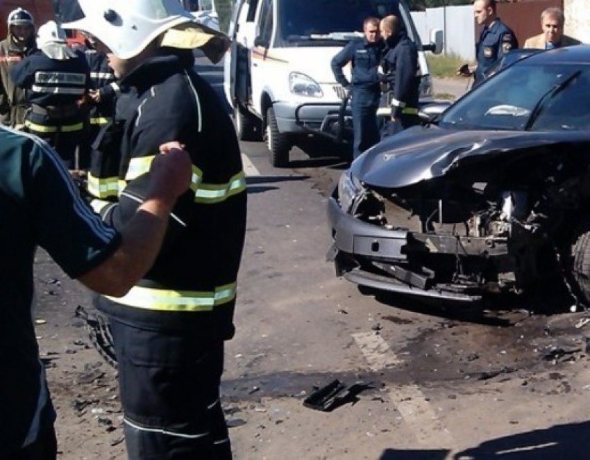 На воронежской трассе иномарка врезалась в «Камаз»: один погибший 