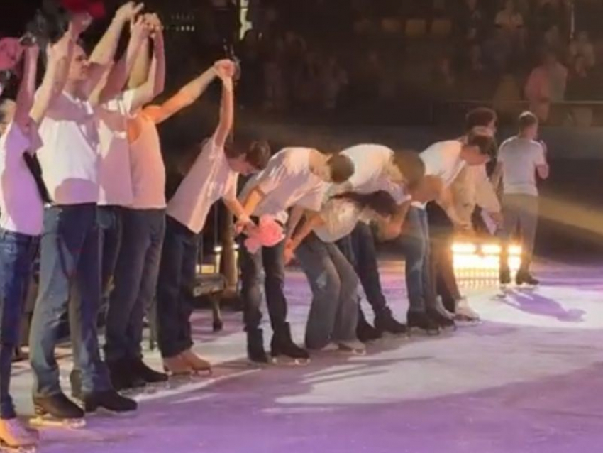 Яркий праздник подарили горожанам звезды фигурного катания в воронежском «Юбилейном»