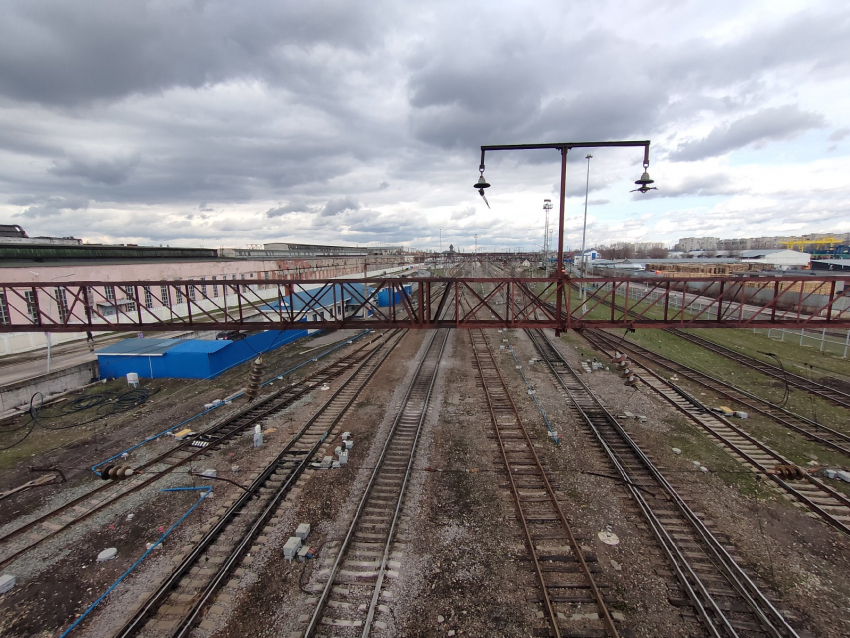 Обрушение части Крымского моста спровоцировало задержку поездов, проходящих через Воронеж 