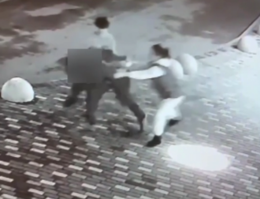 Извивания магазинного налетчика сняли в Воронеже 