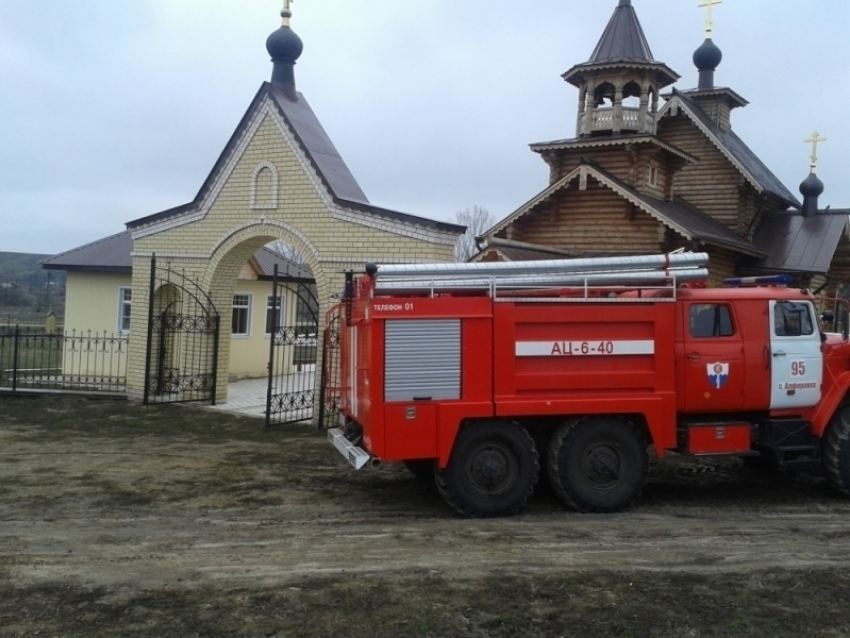 6 человек пострадали при обрушении балкона храма в Воронежской области