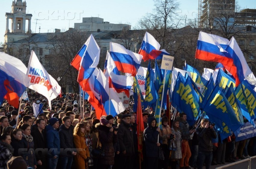 В Воронеже на митинг в честь воссоединения России и Крыма вышло около 5 тысяч человек