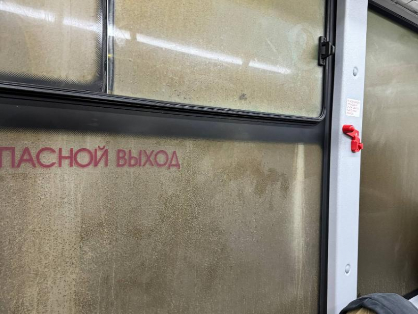 «Загрязнения неизбежны»: мэр Петрин прокомментировал чумазые автобусы в Воронеже 