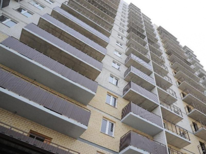 Труп 52-летнего воронежца нашли под окнами многоэтажки в Воронеже