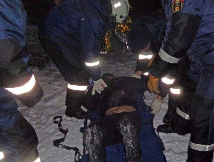 Опубликовано фото спасения замерзшего в лесу воронежца