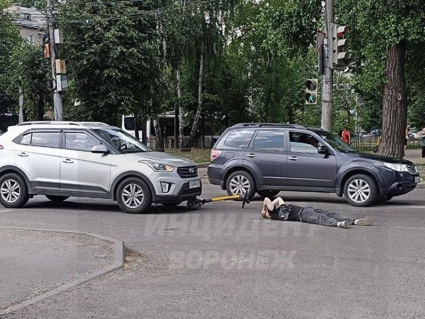 Самокатчика сбили на пешеходном переходе в Воронеже