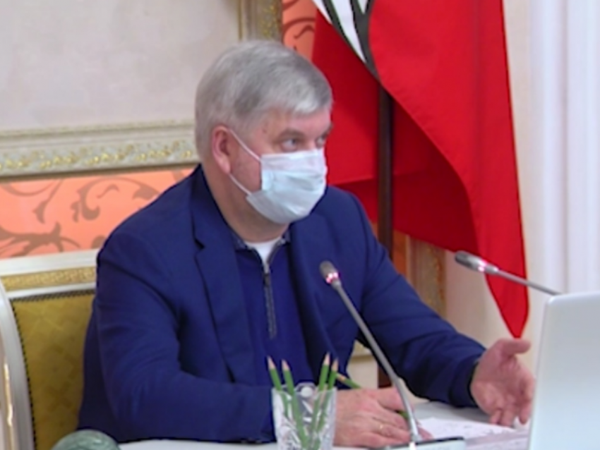 Губернатор Гусев решил приучить воронежцев к маскам и после пандемии ковида