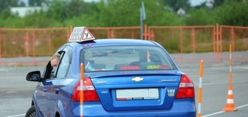 Мошенница-рецедивистка брала с воронежцев деньги за автокурсы и исчезала