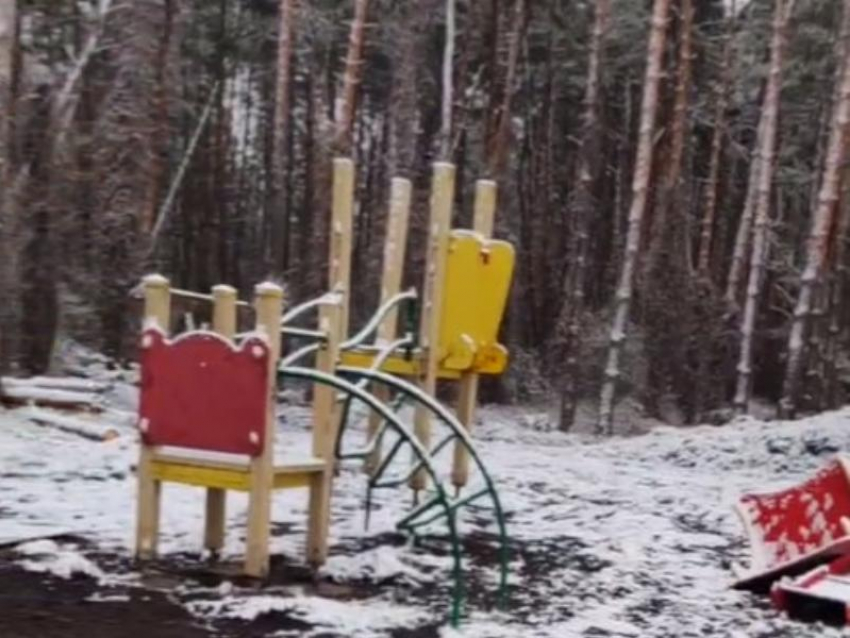 "Неужели же совести ни у кого нет", – плачевное состояние детской площадки поразила воронежцев