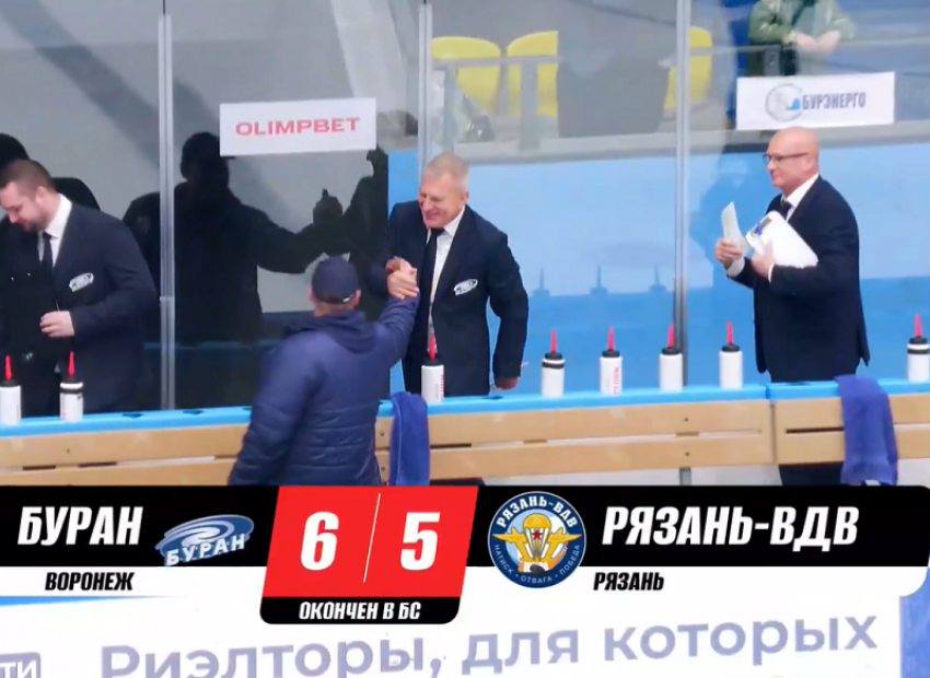 Как волшебные руки хоккеиста Дорохова развеселили сурового тренера в Воронеже: видео 