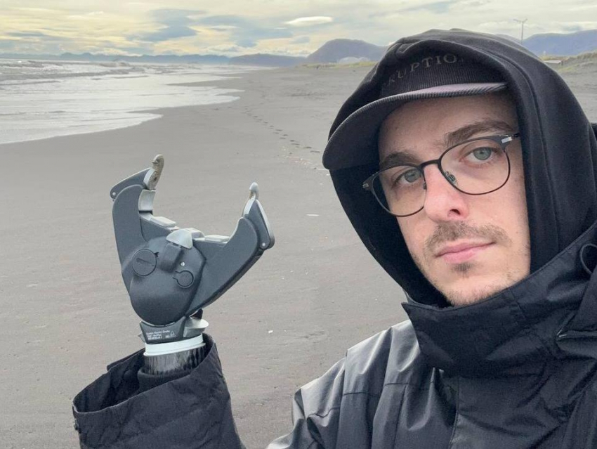 Воронежский блогер, лишившийся рук из-за петарды, встал на голову в новом обращении