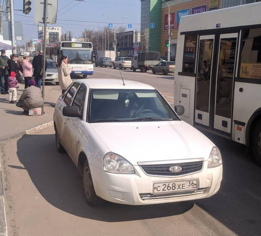 "Приора» забрала место у маршрутчиков в Воронеже 