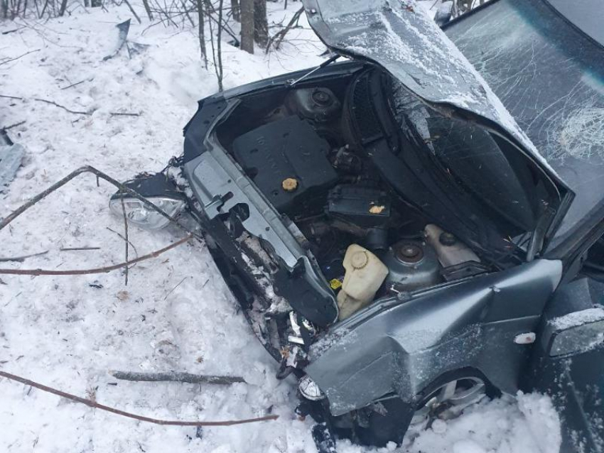 Пьяный водитель вылетел в кювет и разбил «Приору» на трассе в Воронежской области