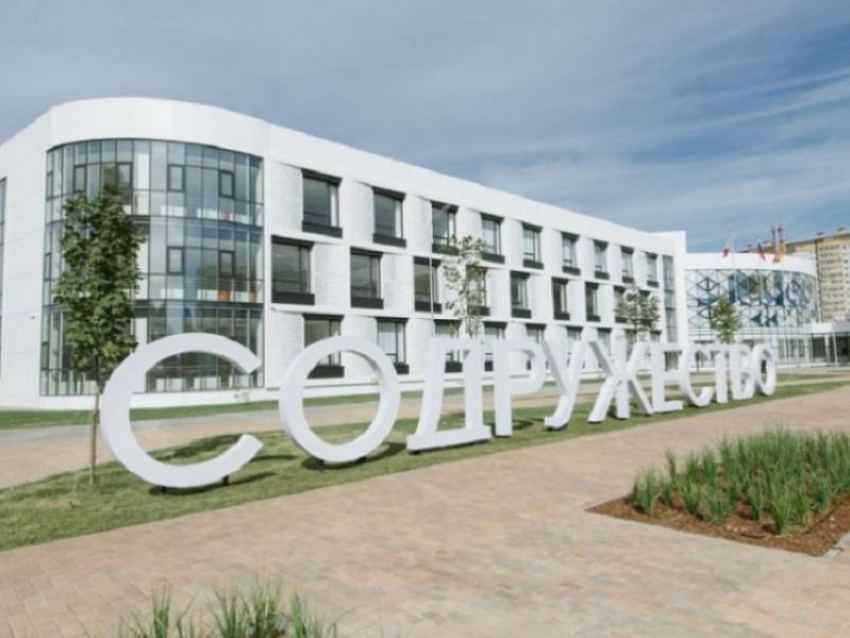 Улицу рядом с мегашколой перекроют в Воронеже