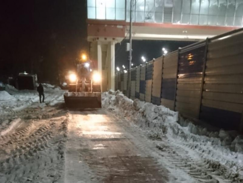 Снегопад заставил мэрию Воронежа идти на ночные рекорды