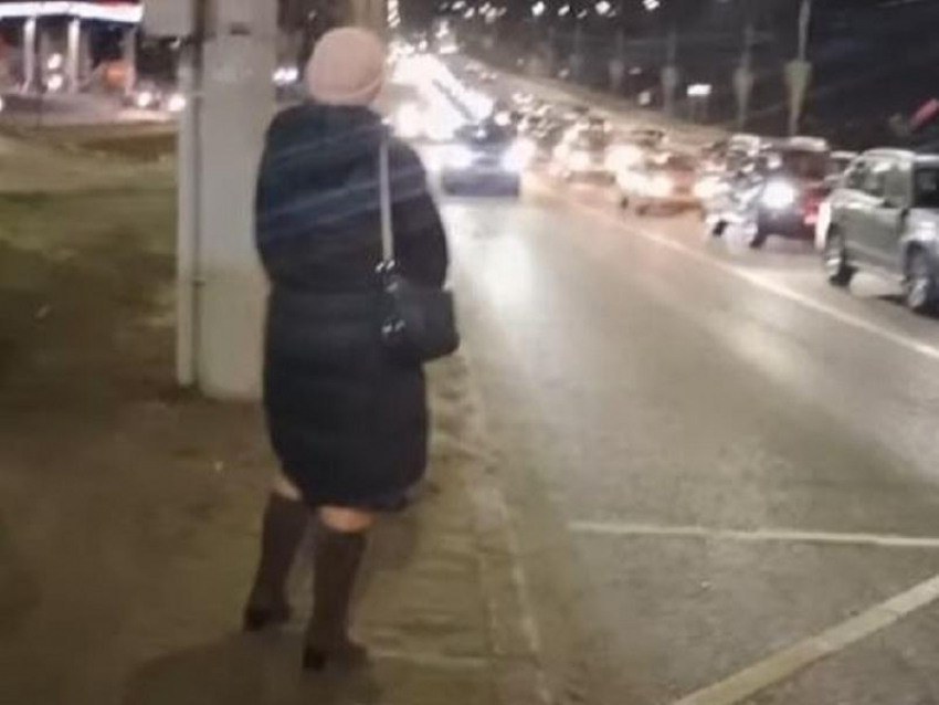 Огромную пробку на Чернавском мосту сняли на видео в Воронеже