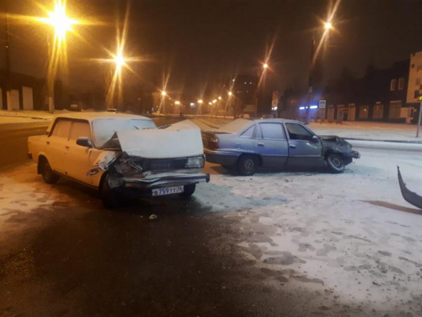 Две женщины пострадали в лобовом ДТП в Воронеже