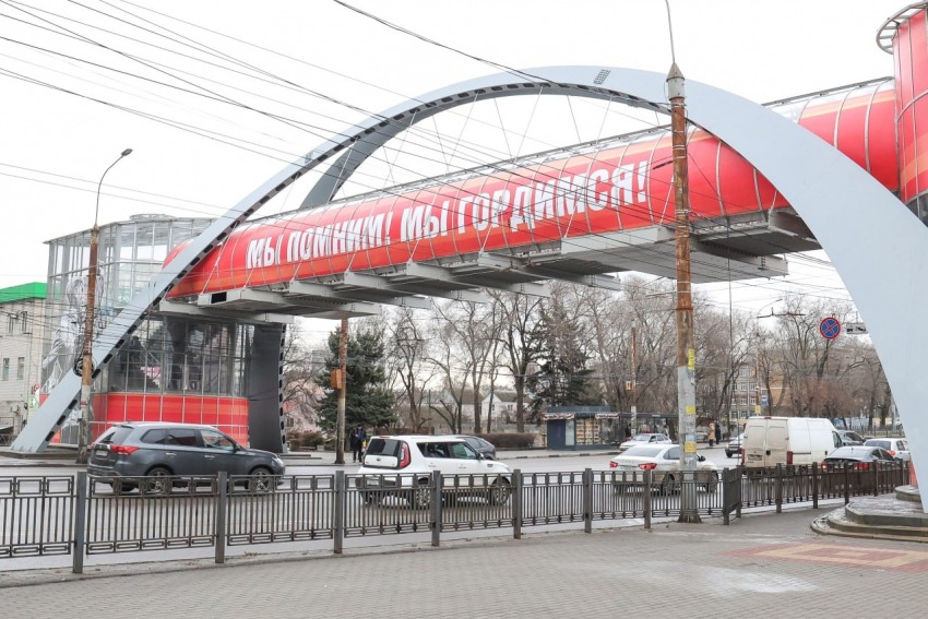 Стало известно, когда установят медиаэкраны на надземном переходе в Воронеже 