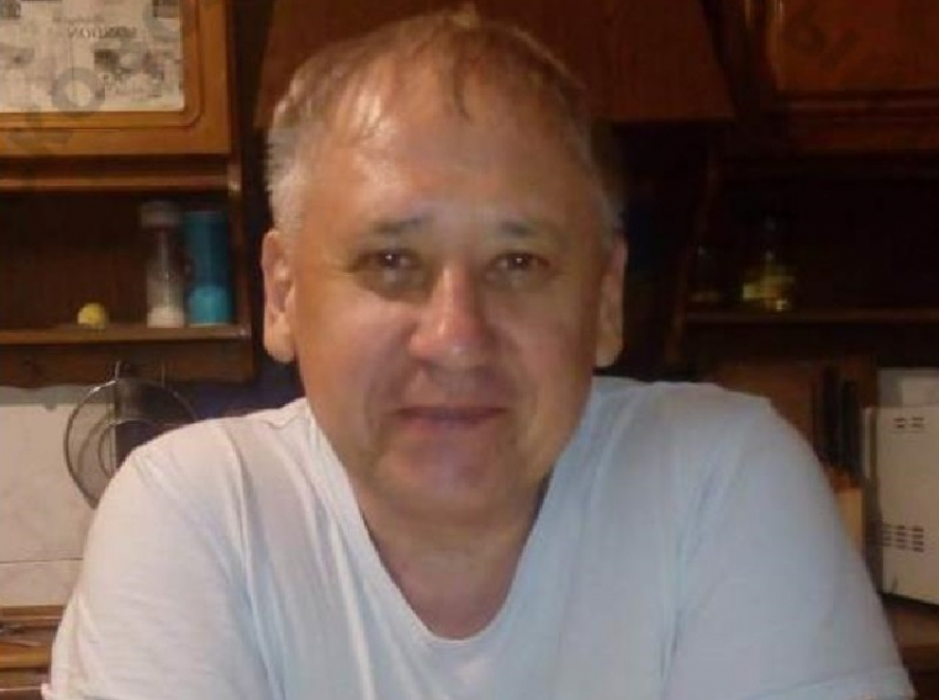 Седой мужчина с залысинами пропал в Воронеже