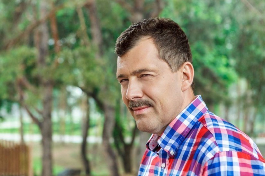 Константина Ашифина потеснили с билбордов и рекламных афиш