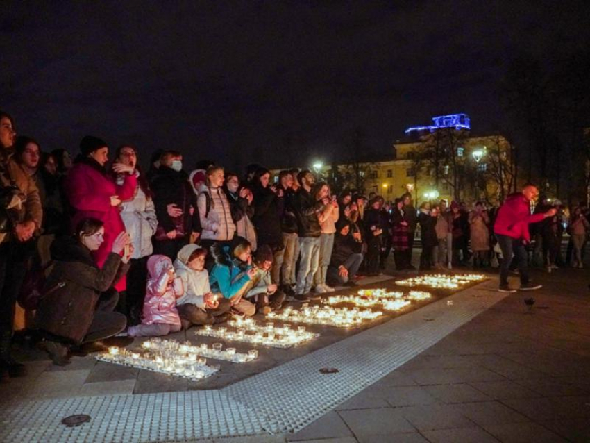 Фаер-шоу и десятки свечей: как в Воронеже прошел «Час Земли»