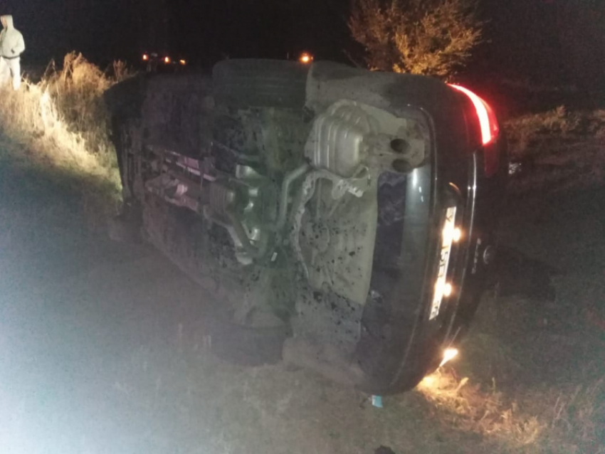 Последствия смертельного опрокидывания авто на трассе М-4 «Дон»  показала воронежская полиция