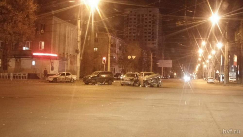 В Воронеже у налоговой столкнулись 4 авто