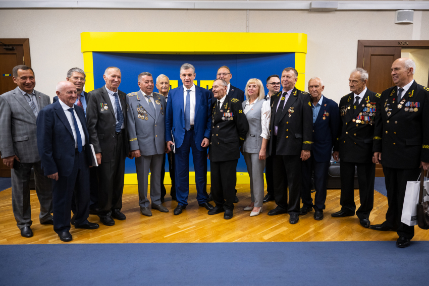 «Трудовая доблесть России» от ЛДПР: Леонид Слуцкий требует доплат пенсионерам за многолетний труд