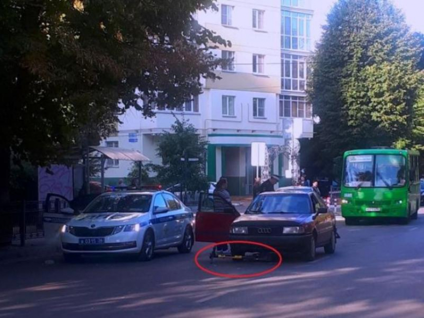 Подростка на электросамокате сбили в центре Воронежа 
