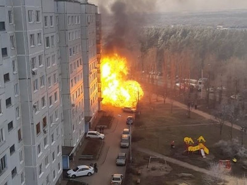 Опубликовано видео взрыва автомобиля в воронежском Шилово