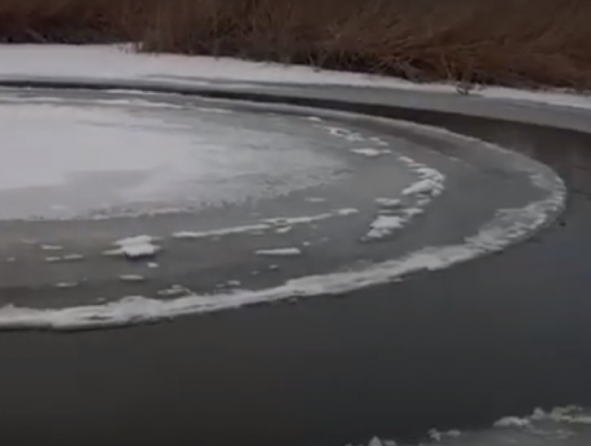 Природный феномен сняли на реке в Воронежской области 