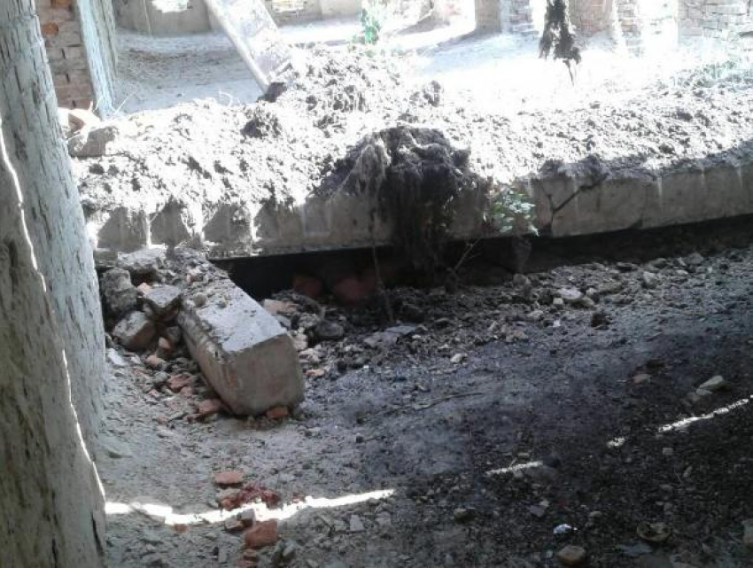 В Воронеже бетонная плита раздавила 27-летнего мужчину