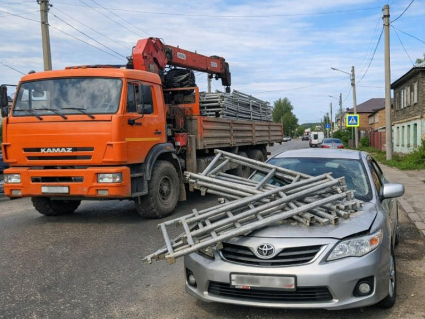 Автолюбитель получил компенсацию после встречи с «бешенным» манипулятором в Воронеже