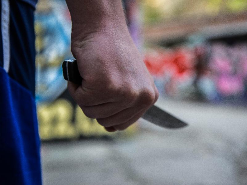 39-летний отец пытался зарезать свою 9-месячную дочь ножом в Воронеже