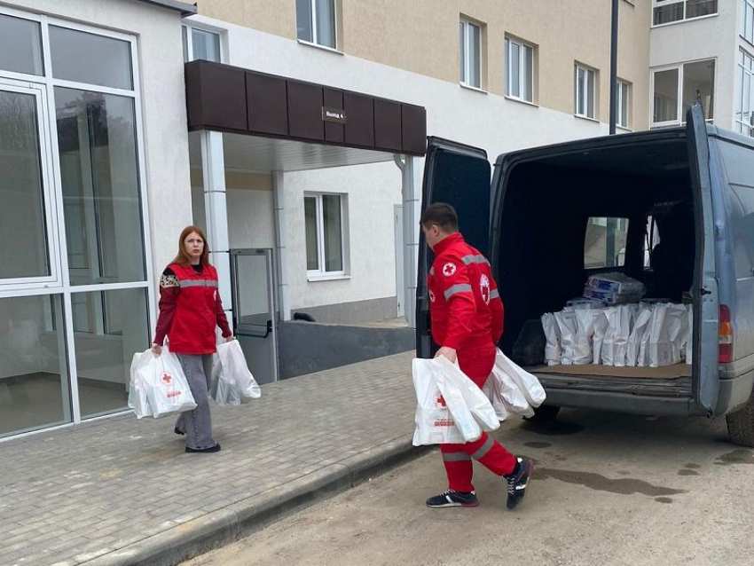 «Красный крест» начал помогать эвакуированным в Воронежскую область белгородцам