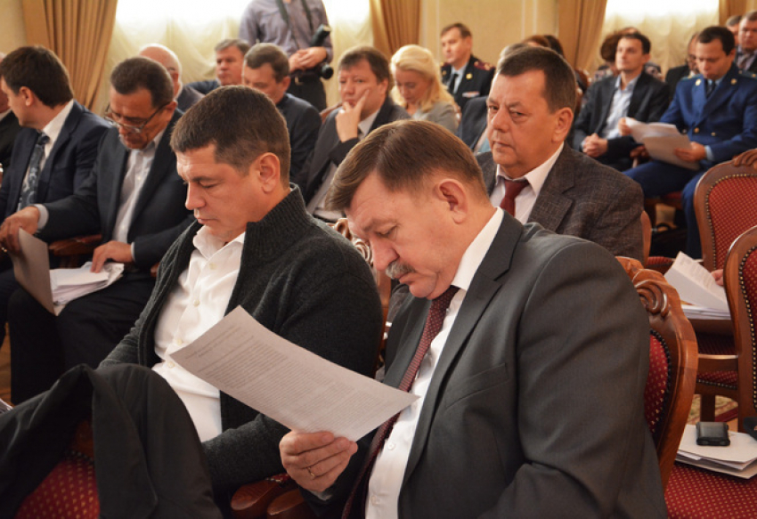 В Воронеже еще один инициатор отмены выборов мэра Гребенкин рубил по 121 тыс в месяц