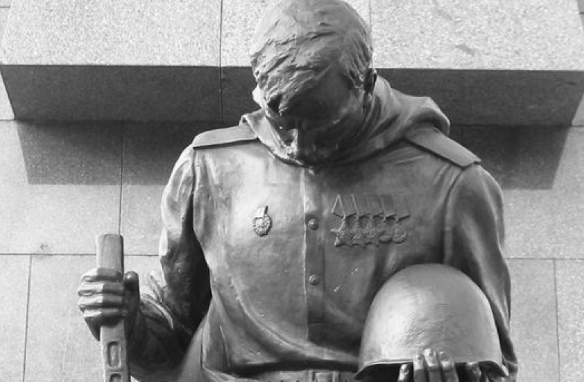 Чиновники не могут. Жители хотят. Как в Воронежской области спорят о памятнике в честь погибших летчиков