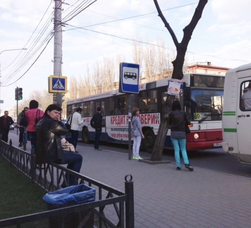 Воронежцы из-за отмены рекламы на автобусах содрогнутся от вида «гробов» и «сараев»