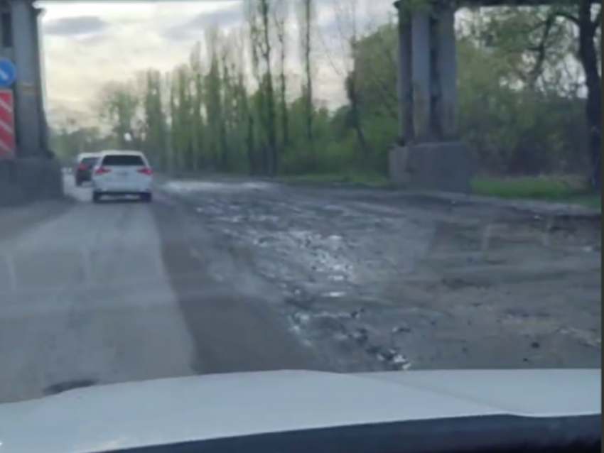 Дорога тряски попала на видео в Воронеже