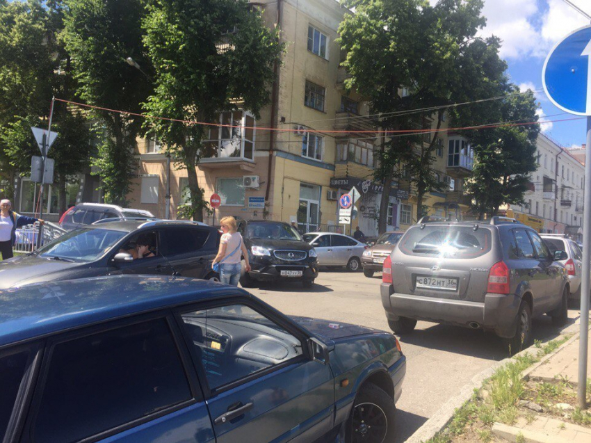 В центре Воронежа парализовало движение
