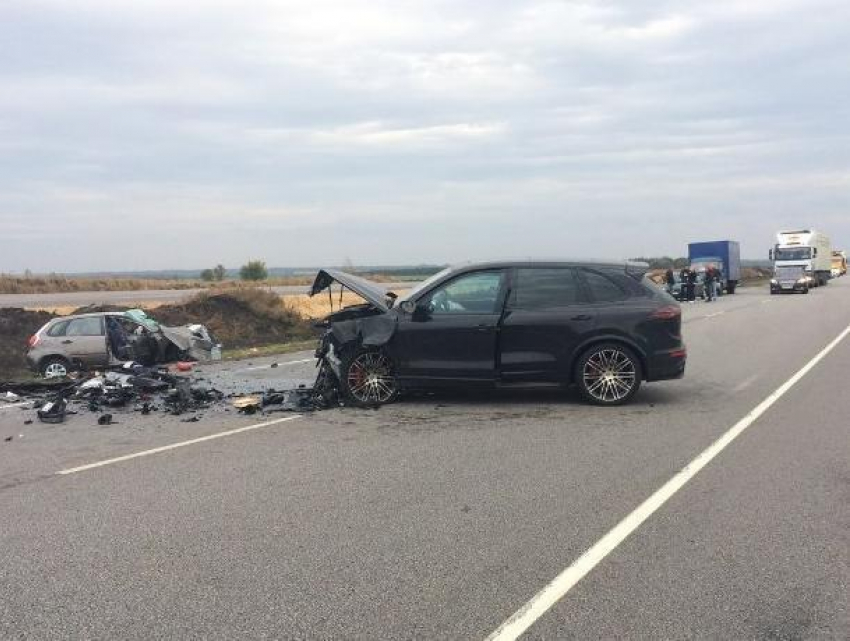 Воронежец и его пассажир погибли в столкновении с Porsche Cayenne 56-летней москвички