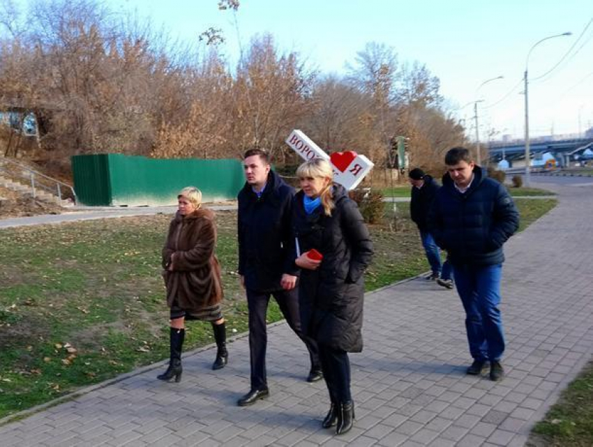 Чиновники выехали в центр Воронежа, чтобы посмотреть на Степана Разина