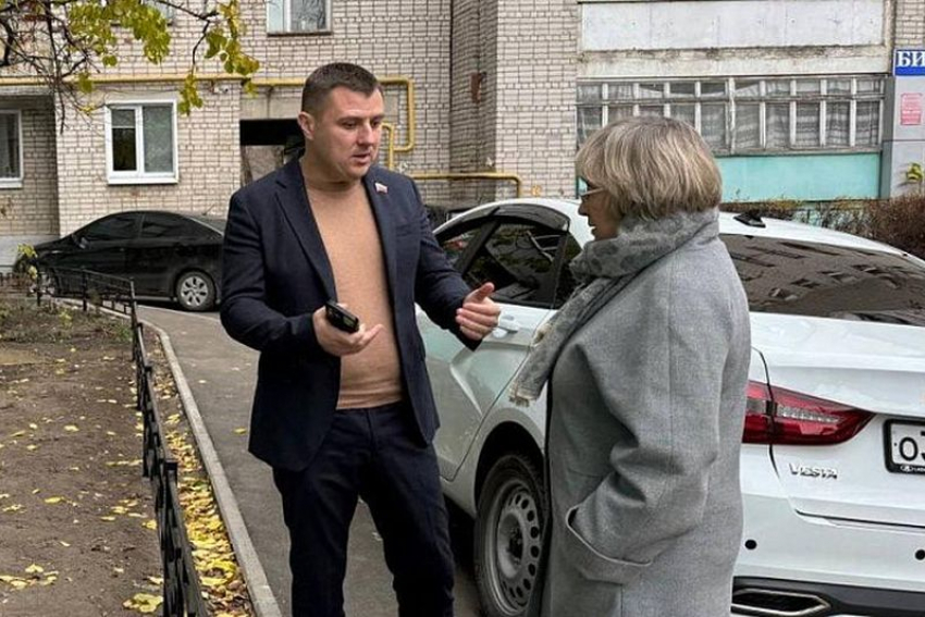 Воронежский депутат помог благоустроить двор на Машмете