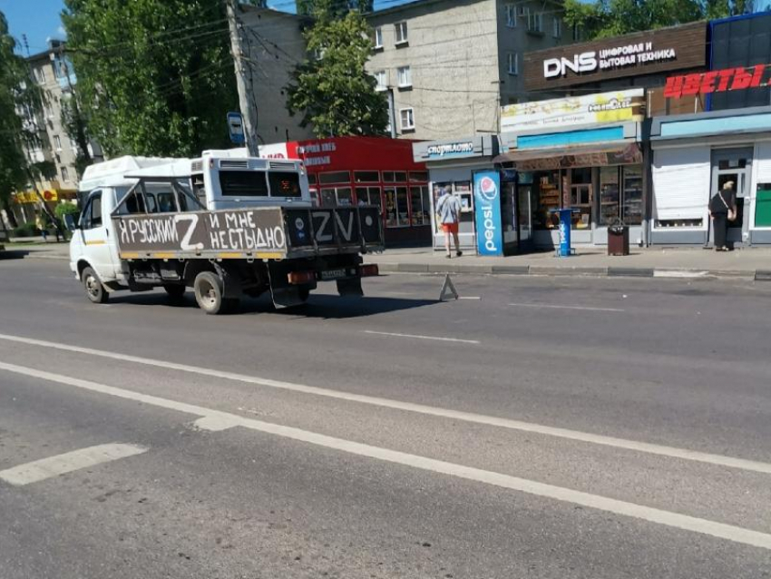 ДТП с патриотичной «Газелью» застопорило движение в Воронеже