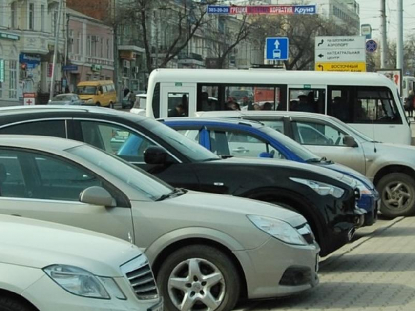 Парковку на улице в центре Воронежа запретят 9 апреля