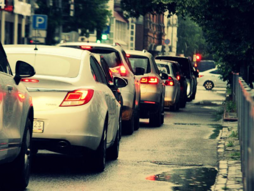 9-балльные пробки сковали Воронеж в середине дня